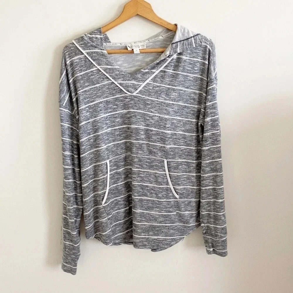 Ugg gray and white stripped lightweight knit cozy soft hooded top size Medium